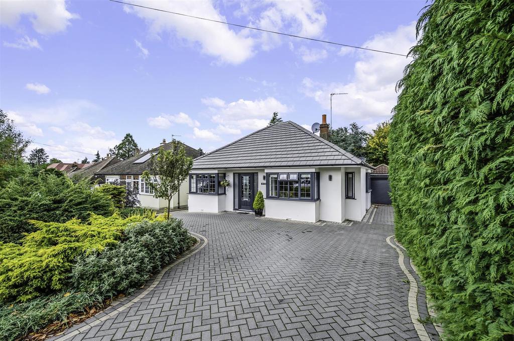 Claremount Gardens, Epsom 3 bed detached bungalow for sale £825,000