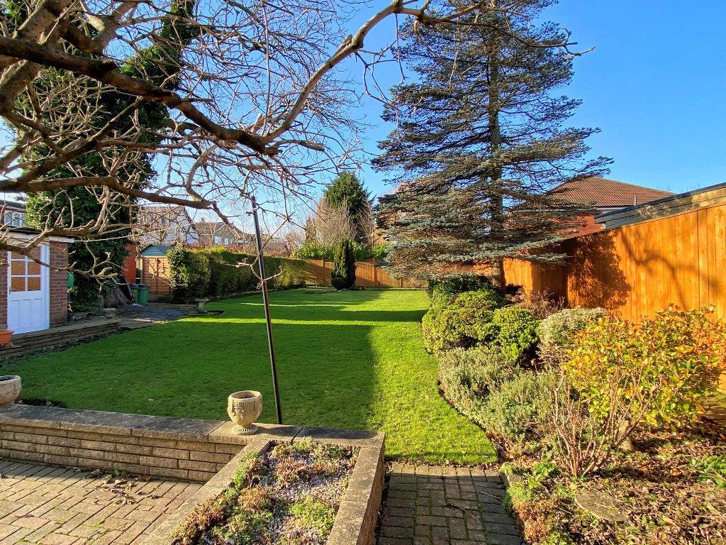 Ash Grove, Willerby, Hull 3 bed detached bungalow for sale £355,000