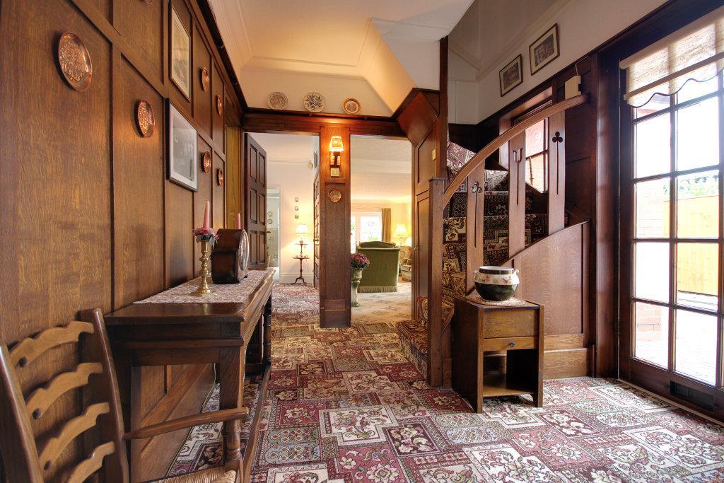 An abundance of stunning features!