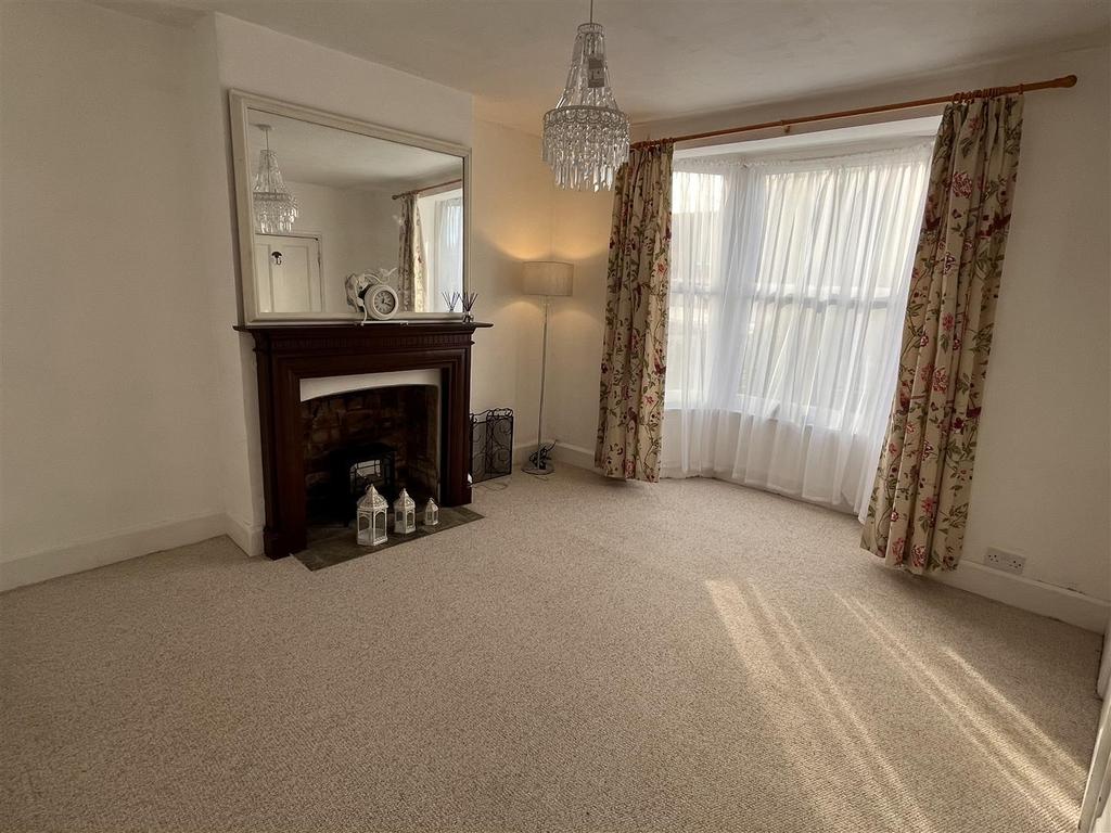 Road, Wellesbourne, Warwick 2 bed semidetached house £325,000