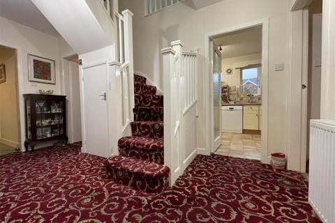 26 Hackness Drive, Scarborough, YO12 5SB