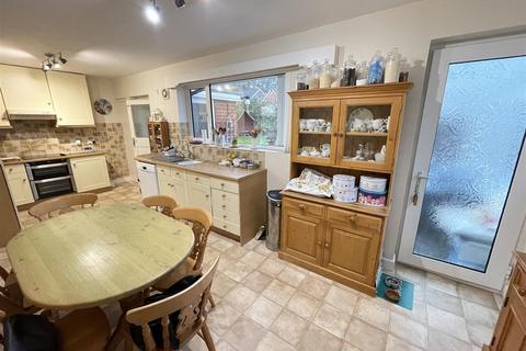 26 Hackness Drive, Scarborough, YO12 5SB
