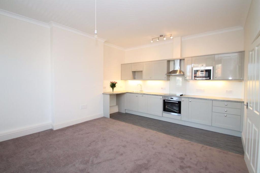 Cheriton Gardens, Folkestone 1 bed flat £750 pcm (£173 pw)