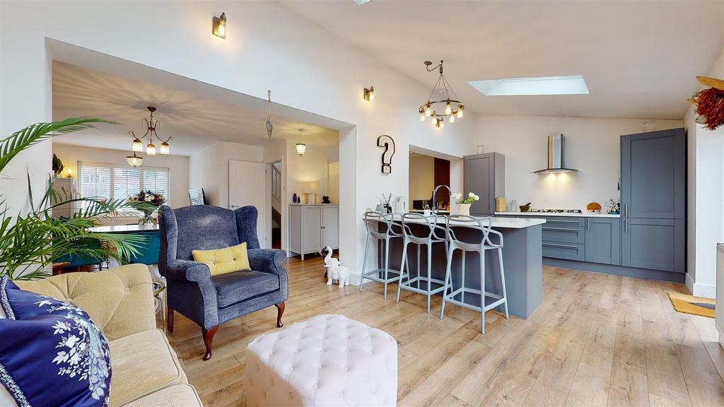 Jenkins Close, Shenley Church End... 3 bed detached house £500,000