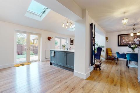 28 Jenkins Close, Shenley Church End, Milton Keynes, MK5 6HX