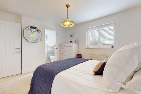 28 Jenkins Close, Shenley Church End, Milton Keynes, MK5 6HX