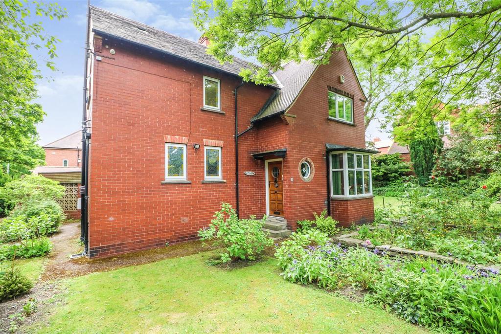 Westville Road, Barnsley 4 bed detached house for sale £400,000