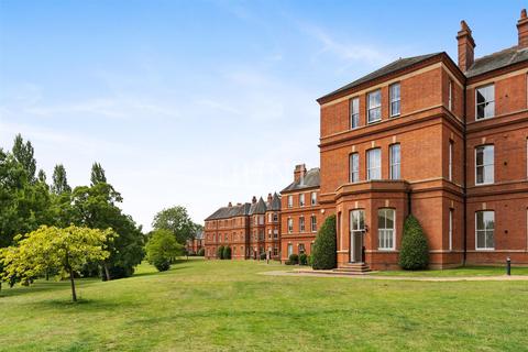 2 bedroom apartment to rent - Brandesbury Square, Repton Park, Woodford Green, Essex