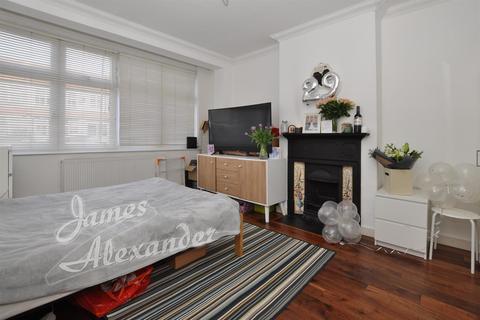 4 bedroom house for sale - Fieldend Road, London