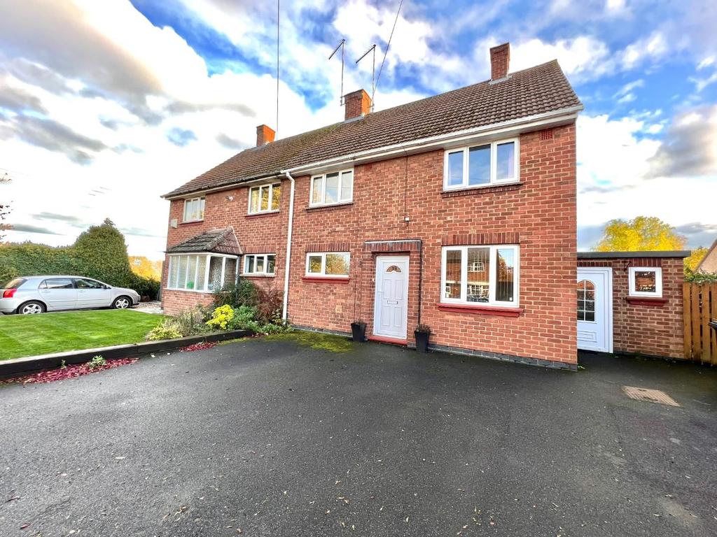 Millers Close, Kislingbury, Northampton NN7 3 bed semidetached house