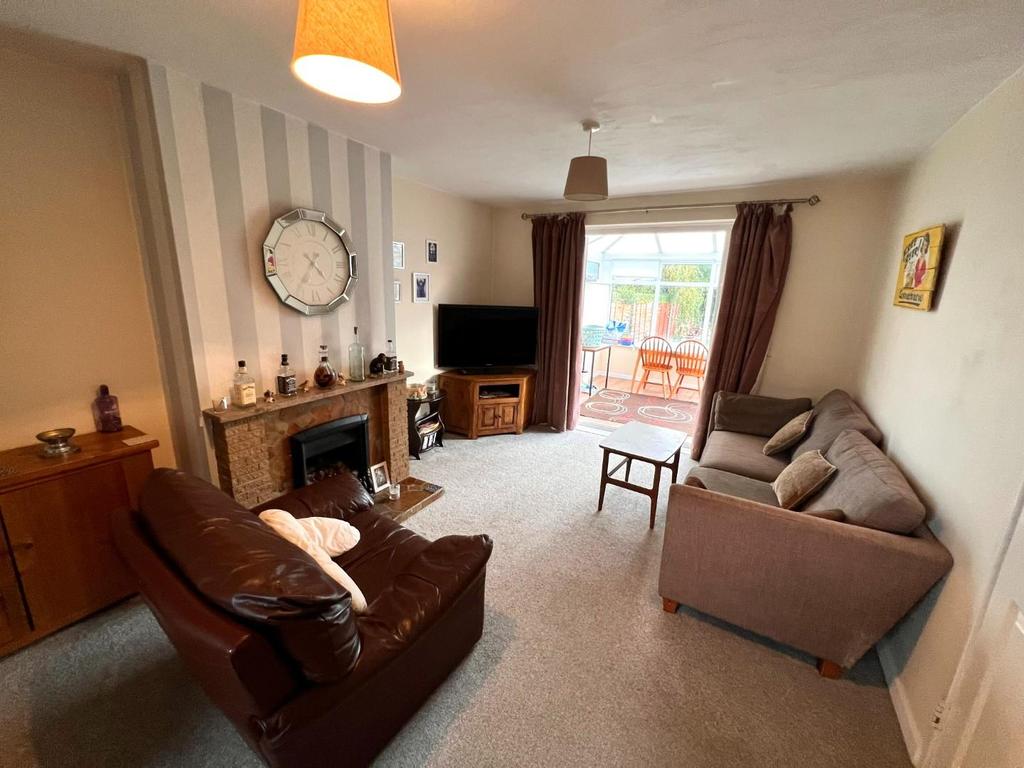 Millers Close, Kislingbury, Northampton NN7 3 bed semidetached house