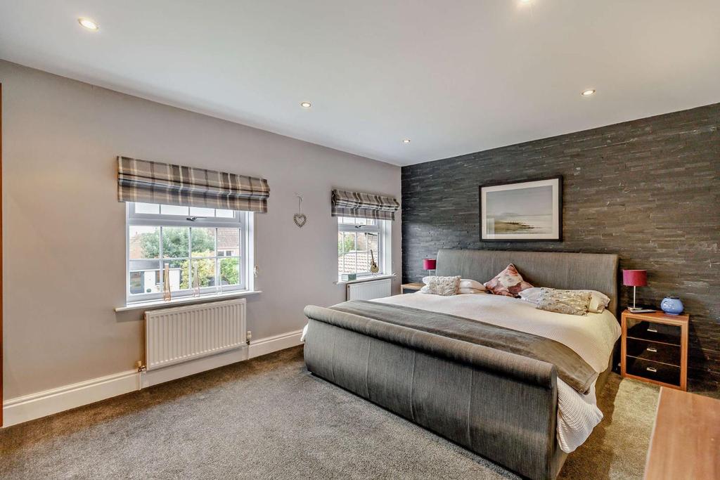 Wetherby Road, Rufforth, York 4 bed detached house £600,000