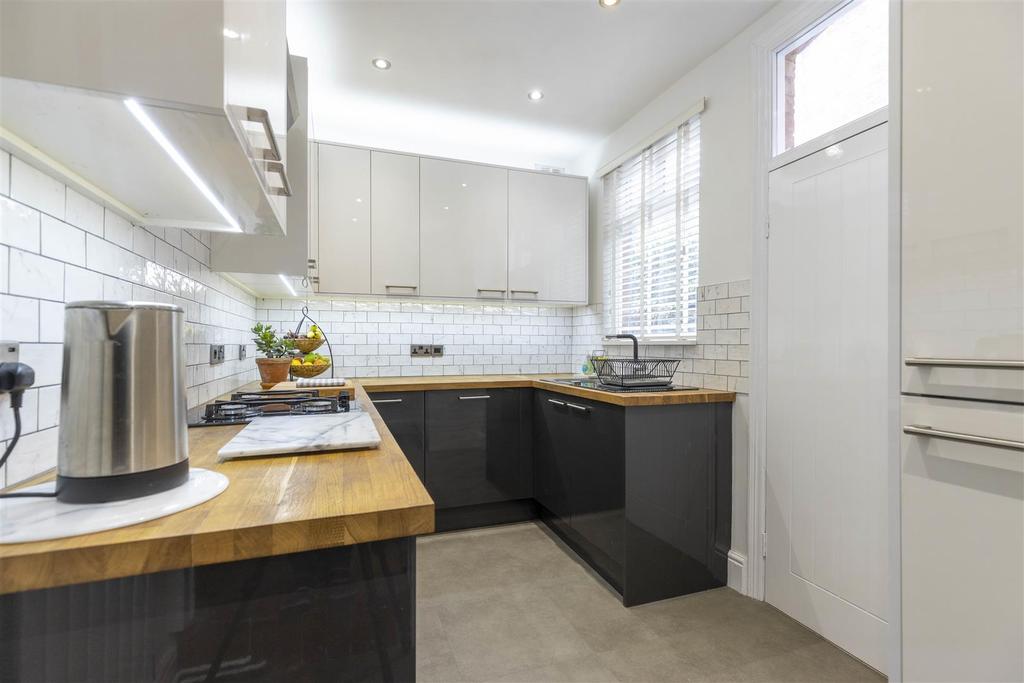 Fitted kitchen