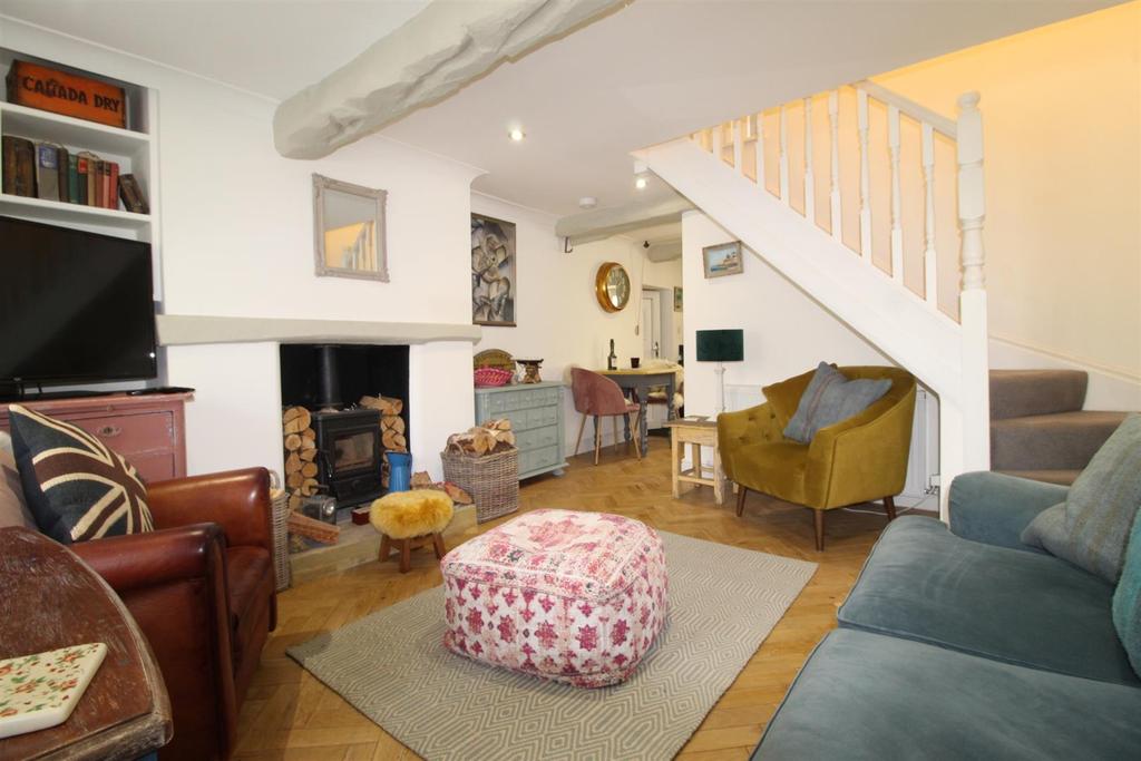 Marple Road, Chisworth, Glossop 2 bed end of terrace house £1,100 pcm