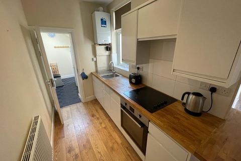 3 bedroom terraced house to rent - Clarendon Park Road, Leicester