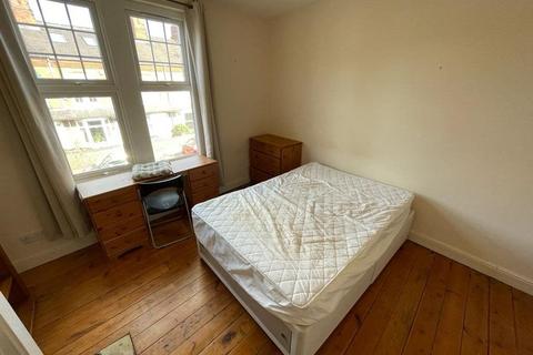 3 bedroom terraced house to rent - Clarendon Park Road, Leicester