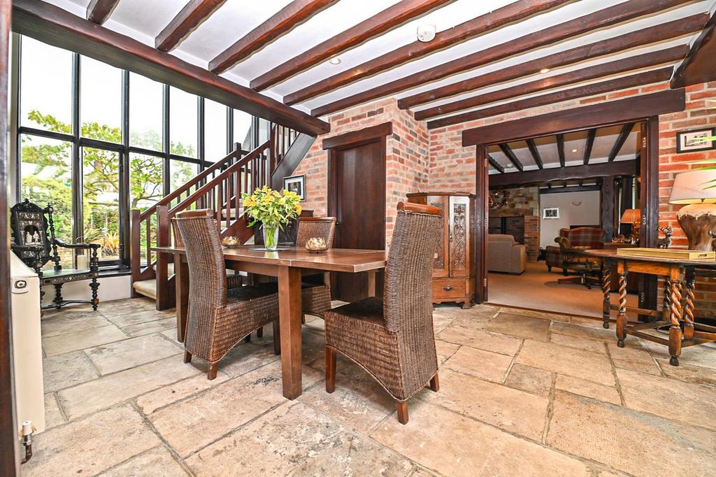  WITH SELF CONTAINED ANNEX Shorwell 8 bed detached house for sale