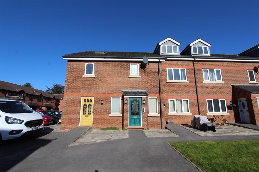 Flixton Road, Urmston, Manchester 2 bed property £895 pcm (£207 pw)
