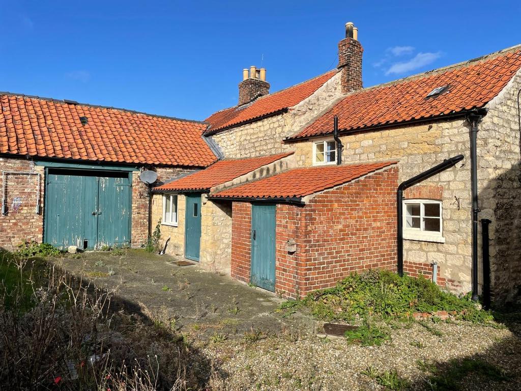Westgate, Old Malton, Malton 2 bed house £325,000