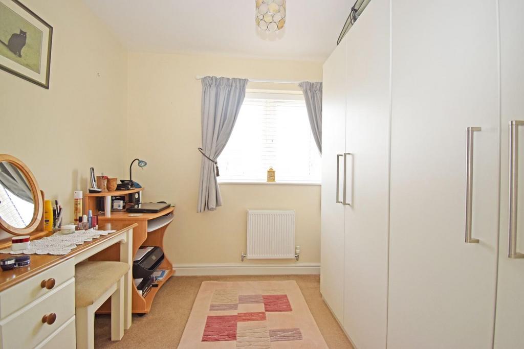 7 Centenary Way, bed 3.jpg