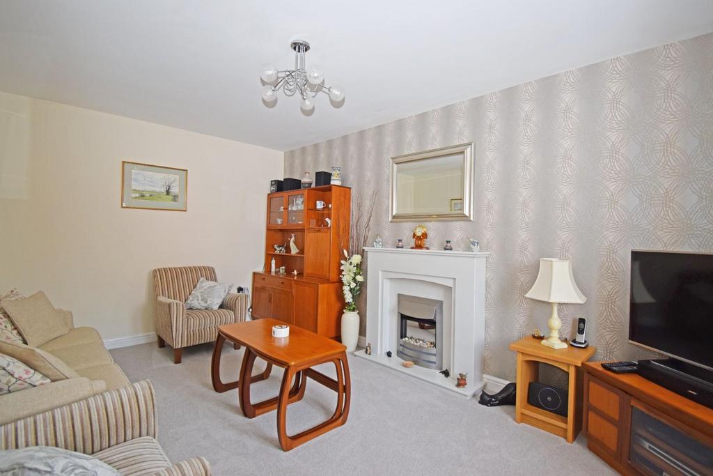7 Centenary Way, lounge b.jpg