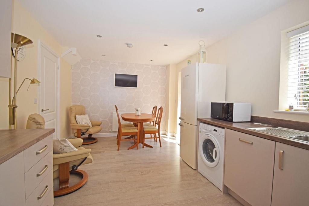 7 Centenary Way, kitchen to dining.jpg