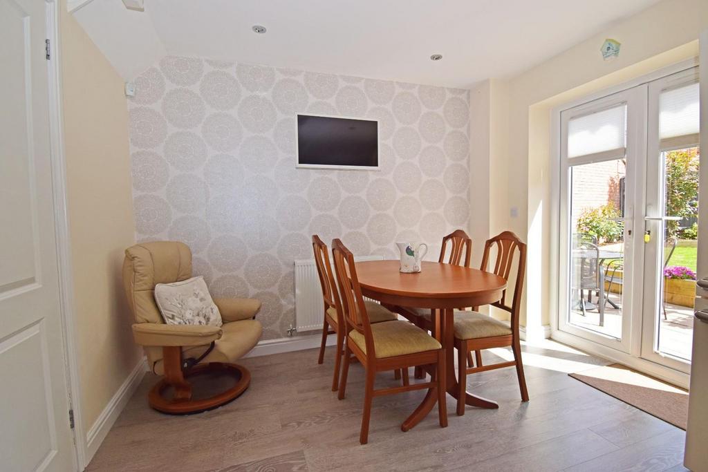7 Centenary Way, kitchen dining.jpg