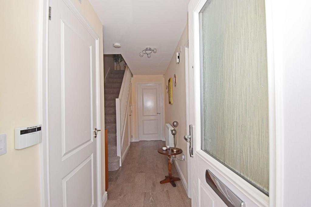 7 Centenary Way, hall a.jpg