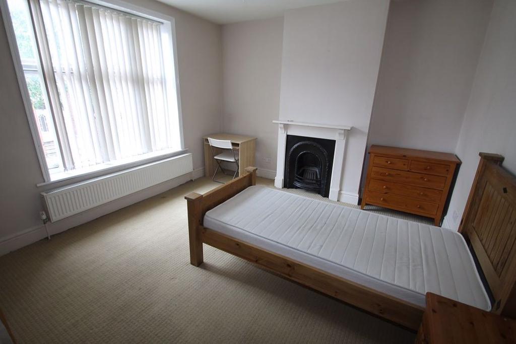 Lorne Road, Leicester 3 bed terraced house £390 pcm (£90 pw)