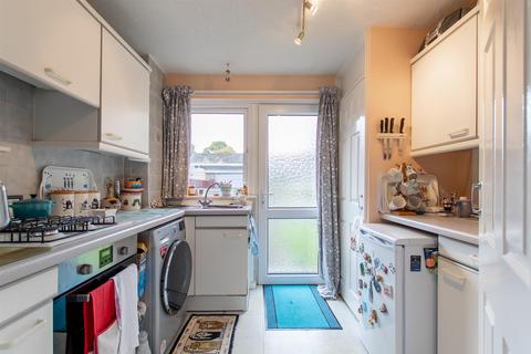 12 Lower Hanger, Haslemere, GU27 1LU