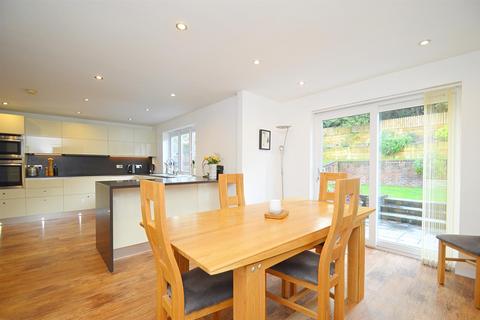 4 bedroom detached house for sale - Spacious Contemporary Living * Shanklin