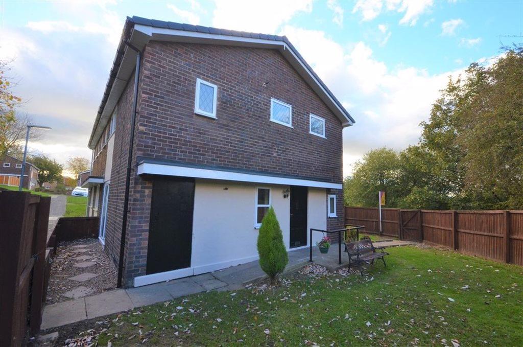 Pine Close, Castleford, WF10 3 bed semidetached house £700 pcm (£162 pw)