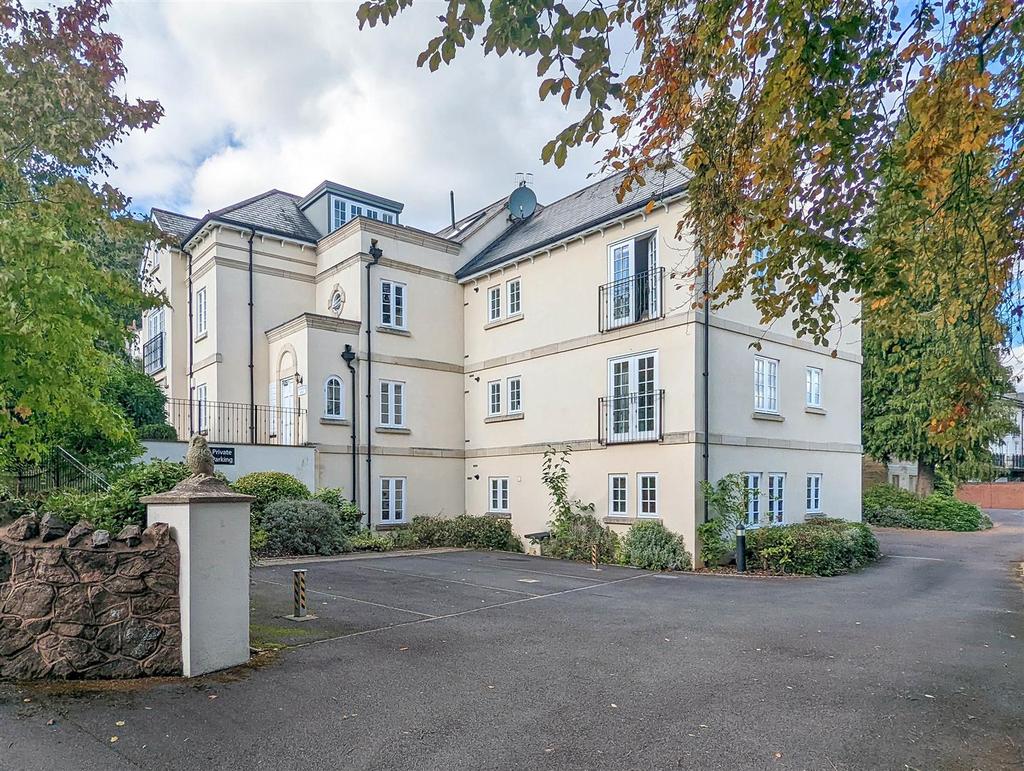Graham Road, Malvern 2 bed apartment £175,000