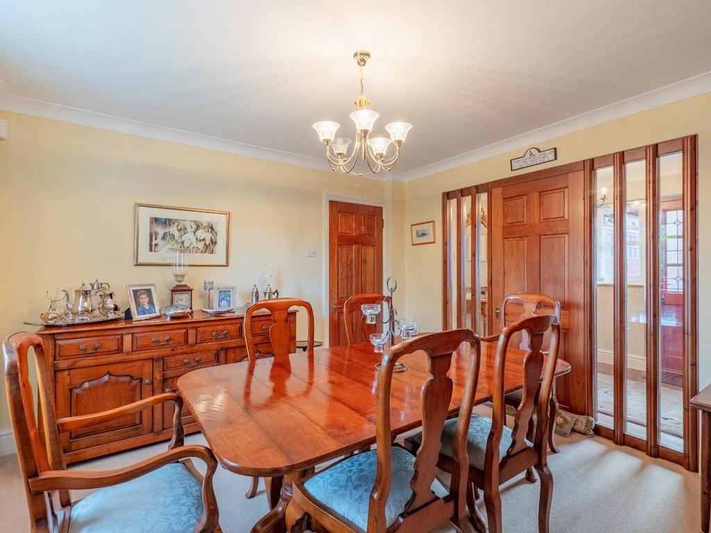 Dining room 1.jpg