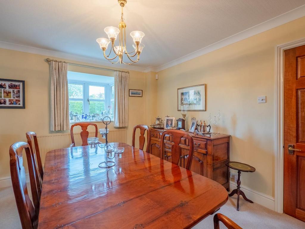 Dining room 2.jpg