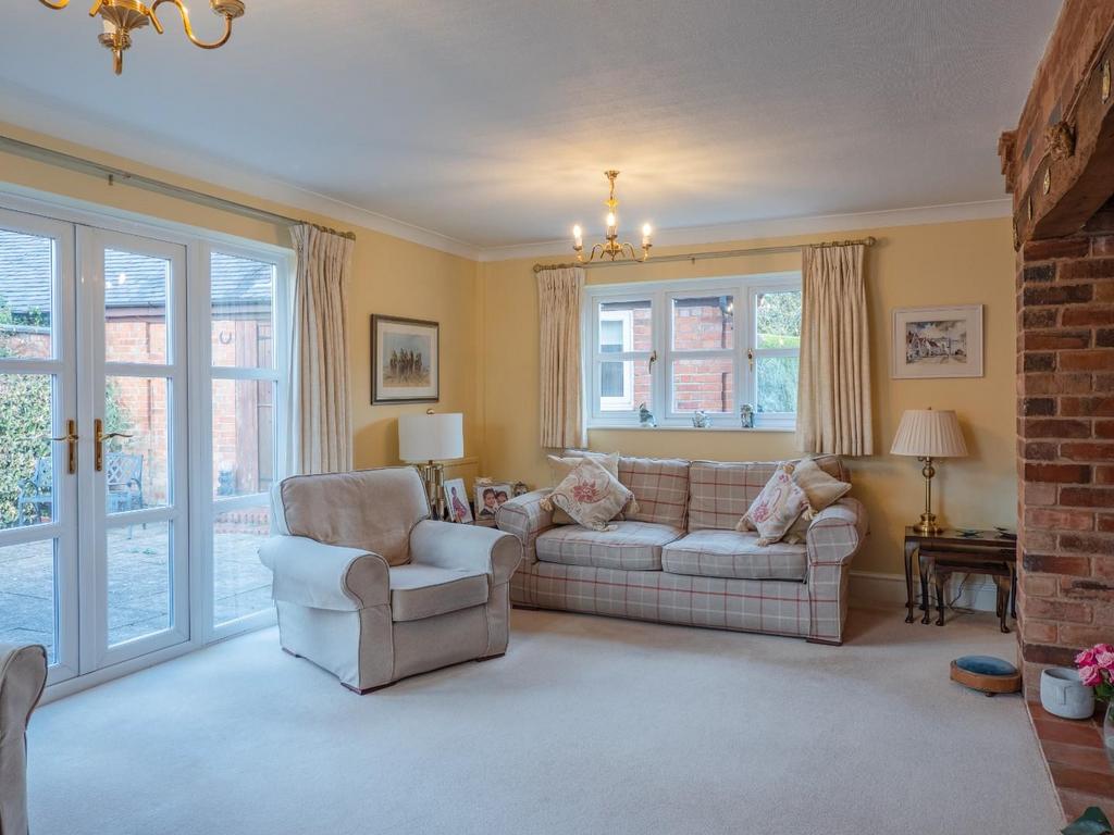 Living room 4.jpg