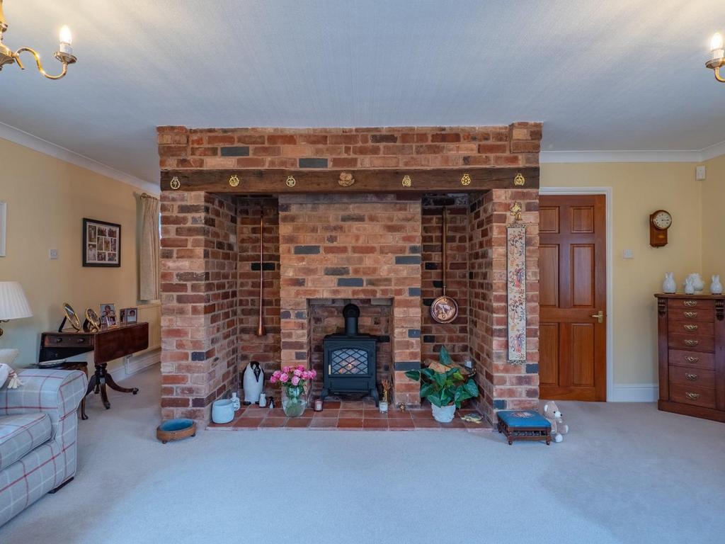 Living room 2.jpg