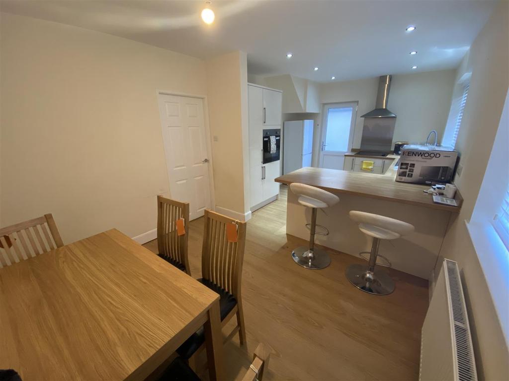Abbeystead Drive, Lancaster 3 bed private hall £1,690 pcm (£390 pw)