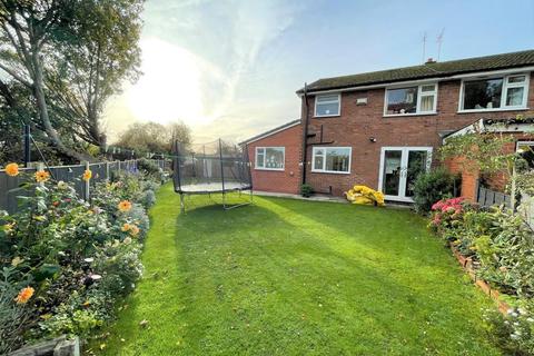 3 bedroom semi-detached house for sale - Belgrave Close, Leigh