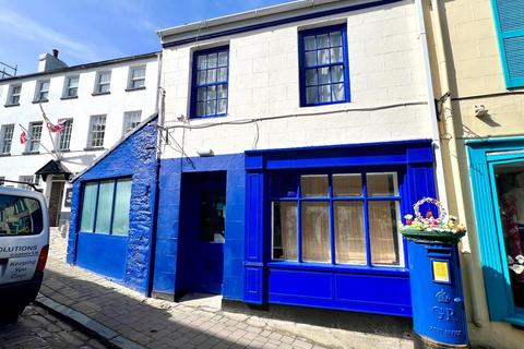 3 bedroom end of terrace house for sale, Victoria Street, Alderney