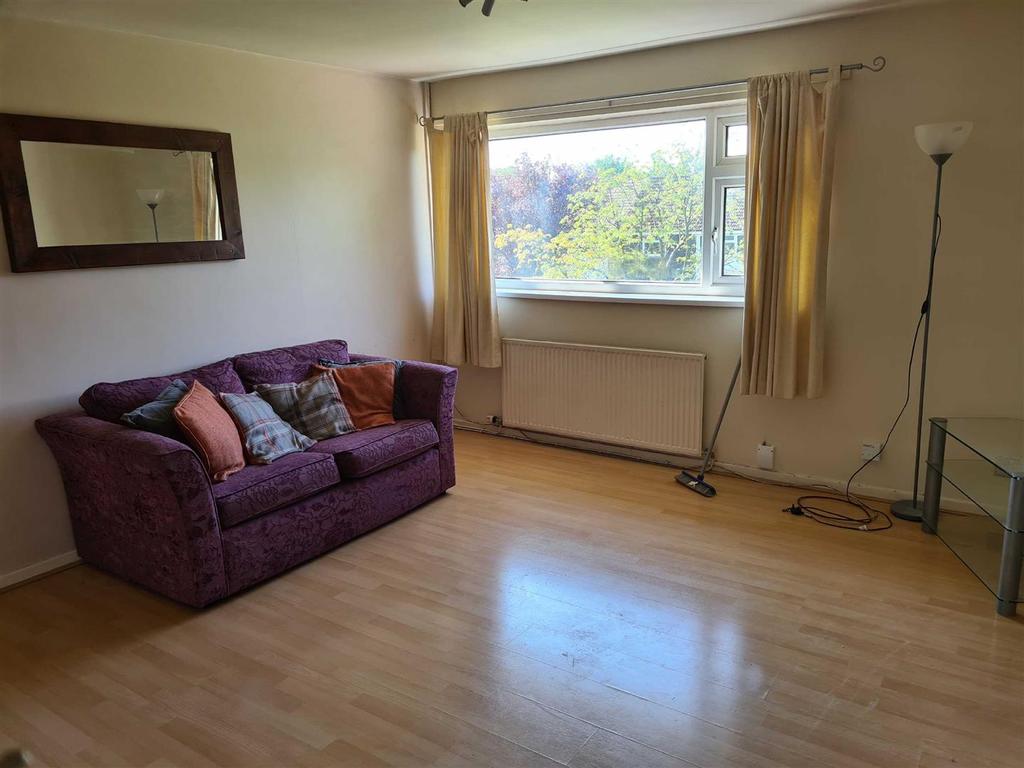 Caldy Road, HANDFORTH 2 bed apartment £795 pcm (£183 pw)