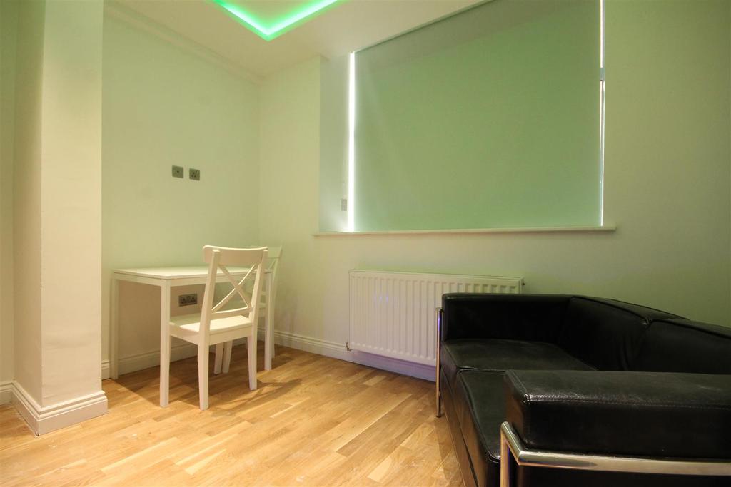 Falconars House, City Centre 1 bed apartment £840 pcm (£194 pw)