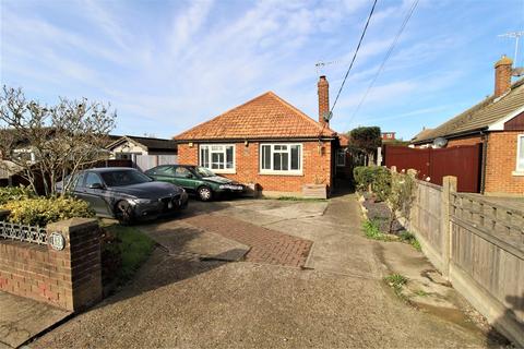 3 bedroom detached bungalow for sale - Scocles Road, Minster On Sea, Sheerness