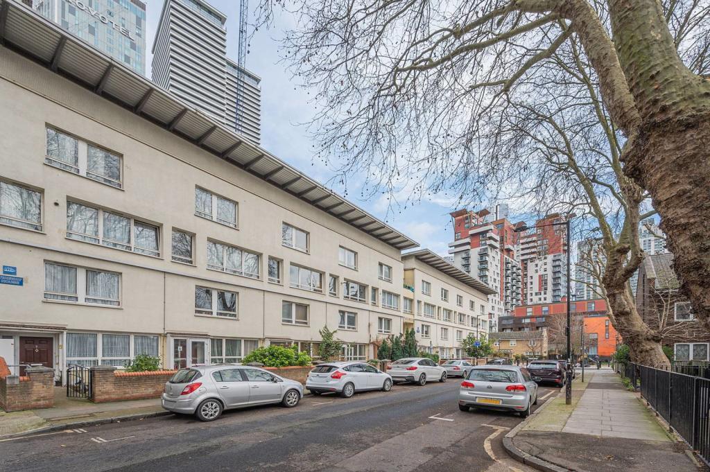 Strafford Street, London, E14 3 bed apartment £480,000