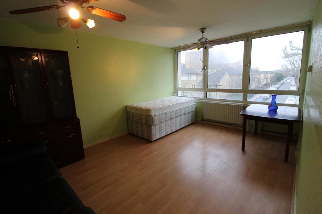 Strafford Street, London, E14 3 bed apartment £480,000