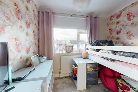 16 Vicarage Lane, Gravesend, DA12 4TF