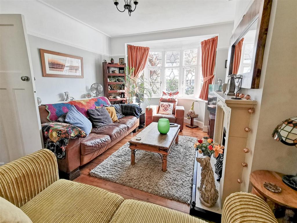 Earls Hall Avenue, SouthendOnSea 5 bed house £575,000