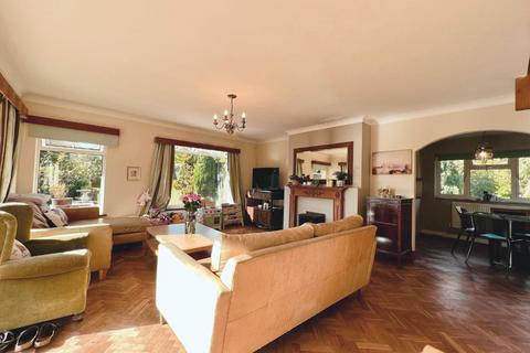 The Glen Cliff Road, Hythe, CT21 5XQ