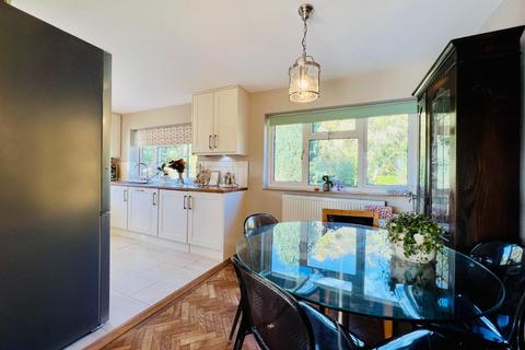 The Glen Cliff Road, Hythe, CT21 5XQ