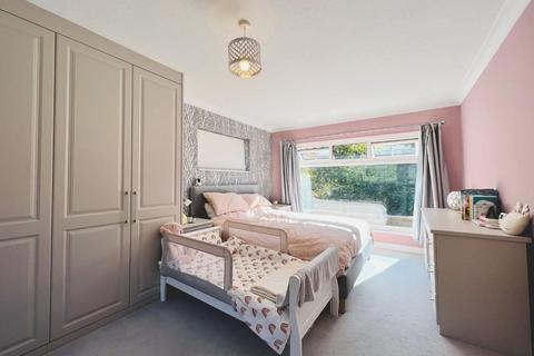 The Glen Cliff Road, Hythe, CT21 5XQ